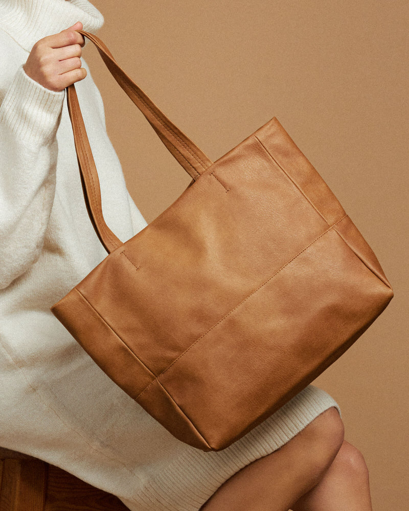Women’s shoulder bag | Mezzo Tote Bag, Camel | Vegan tote | Lee Coren 