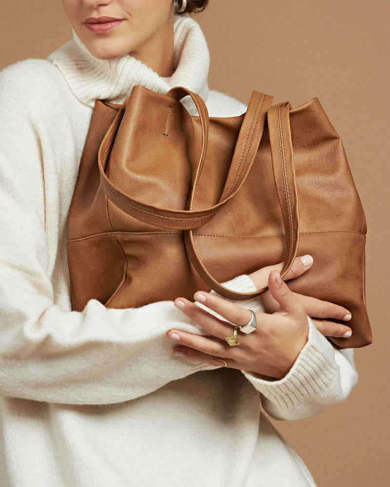 Vegan leather shoulder bag | Mezzo Tote Bag, Camel | Lee Coren